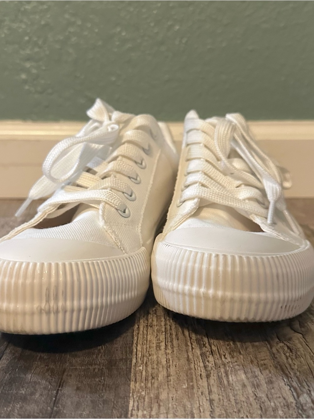 Rocket Dog White Low-Top Canvas Sneakers